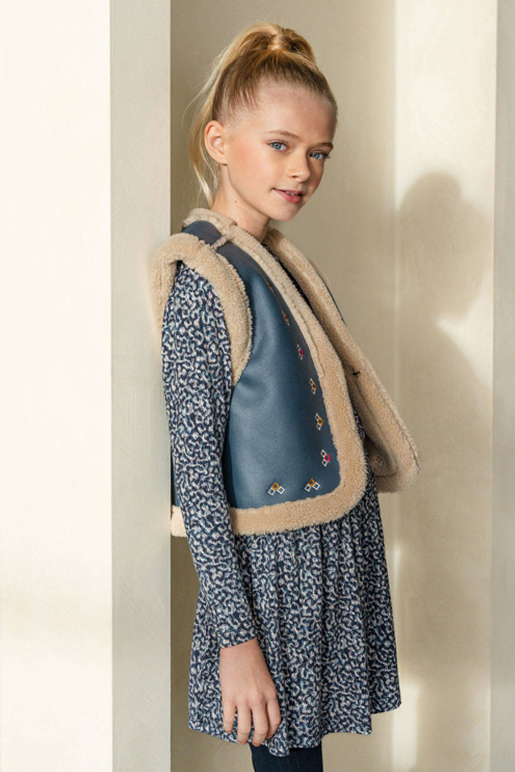 Like Flo gilet Dewi met borduursels blauw/ecru