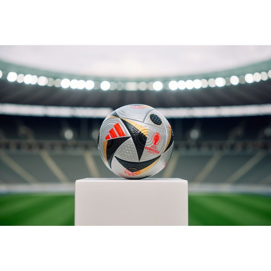 adidas Ballon FUSSBALLLIEBE Pro EURO 2024 Finale Ballon de Match - Argenté/Doré/Noir
