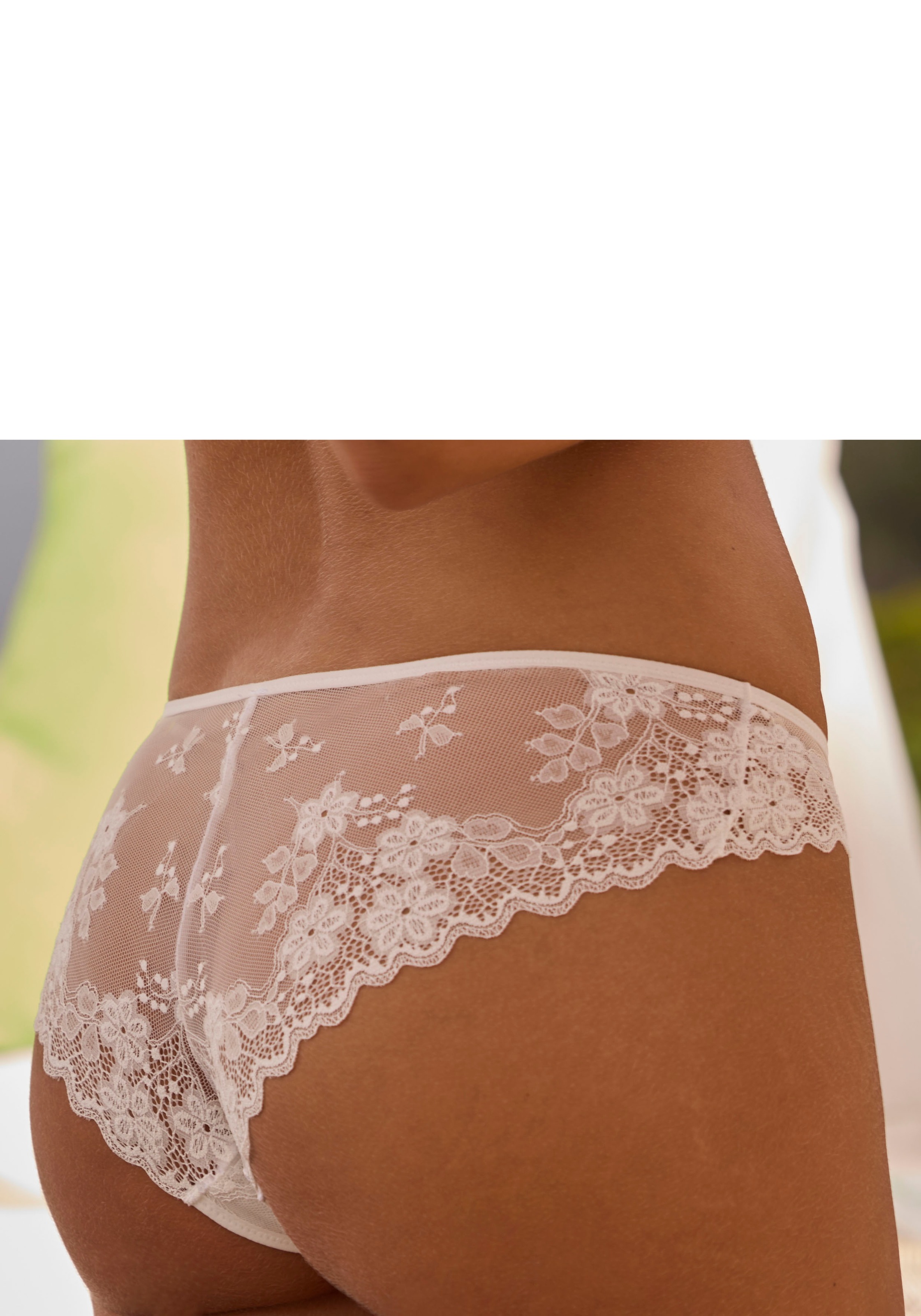 Vivance Slip »Julia«, aus zarter Jacquardspitze mit edlem Accessoire