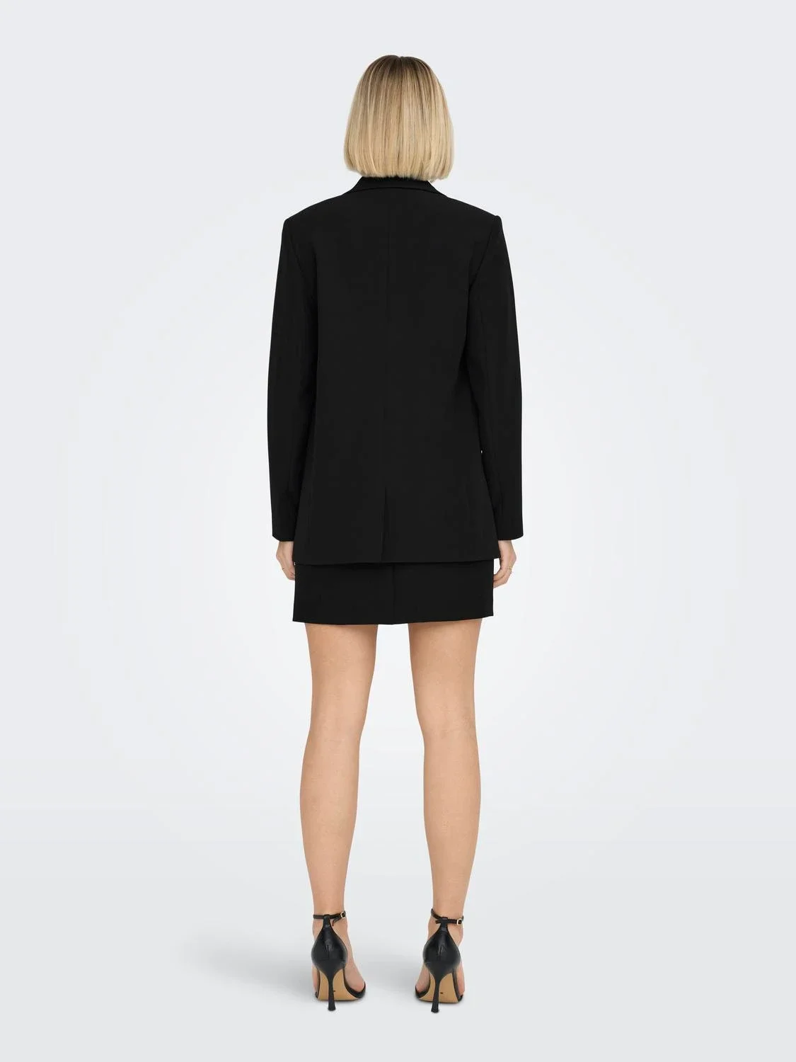 Shop the Look Black