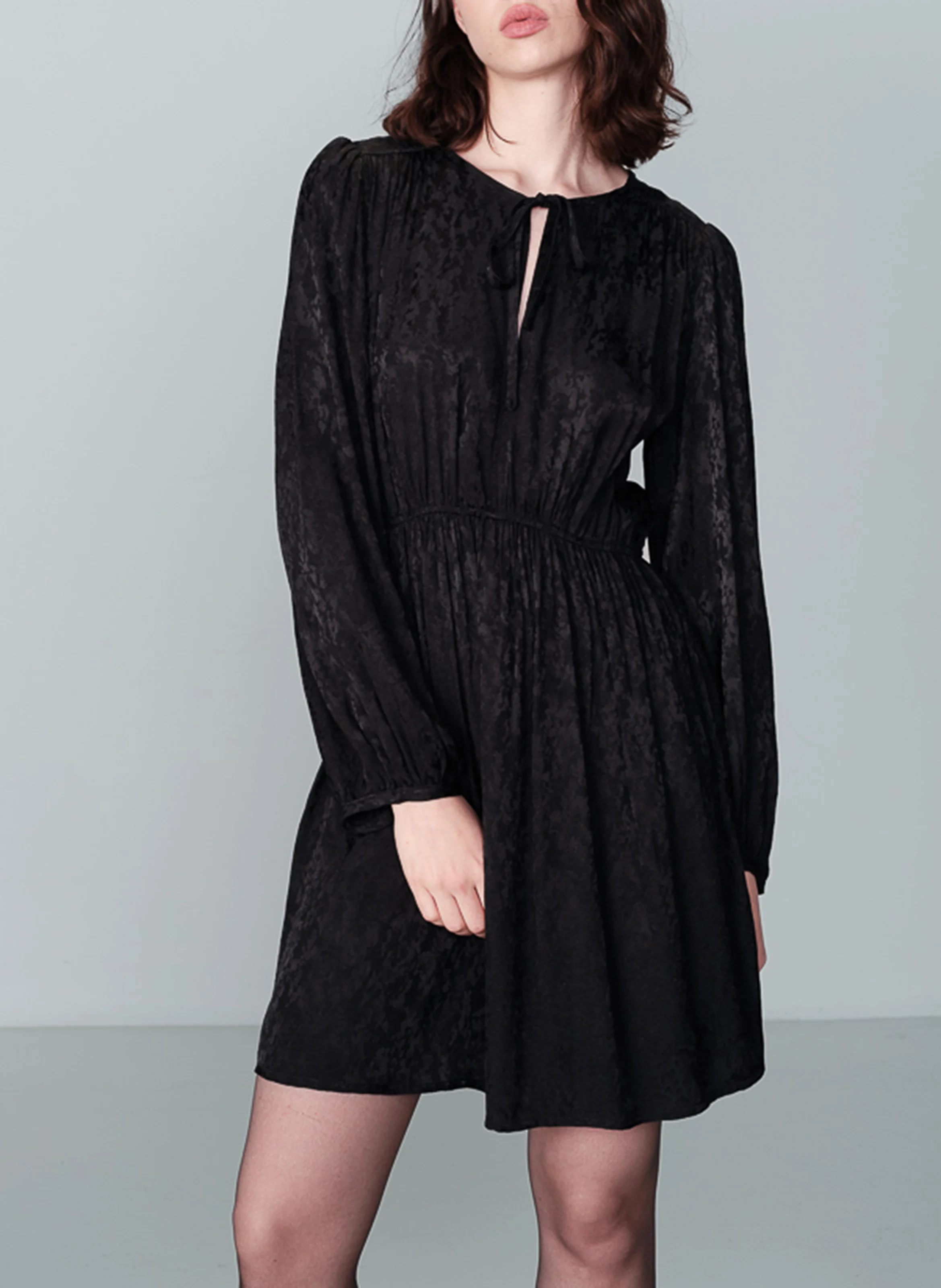 NOCES - Robe courte cintrée jacquard | Noir