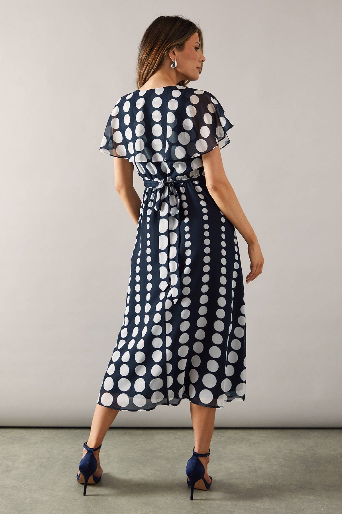 Wallis Robe Midi à Manches Cape Imprimé Pois Bordure