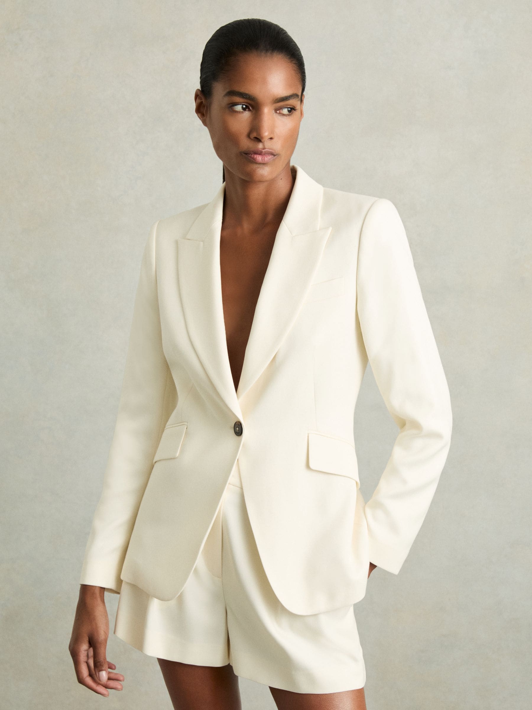 Reiss Millie maatsnit blazer met enkele rij knopen en puntige revers