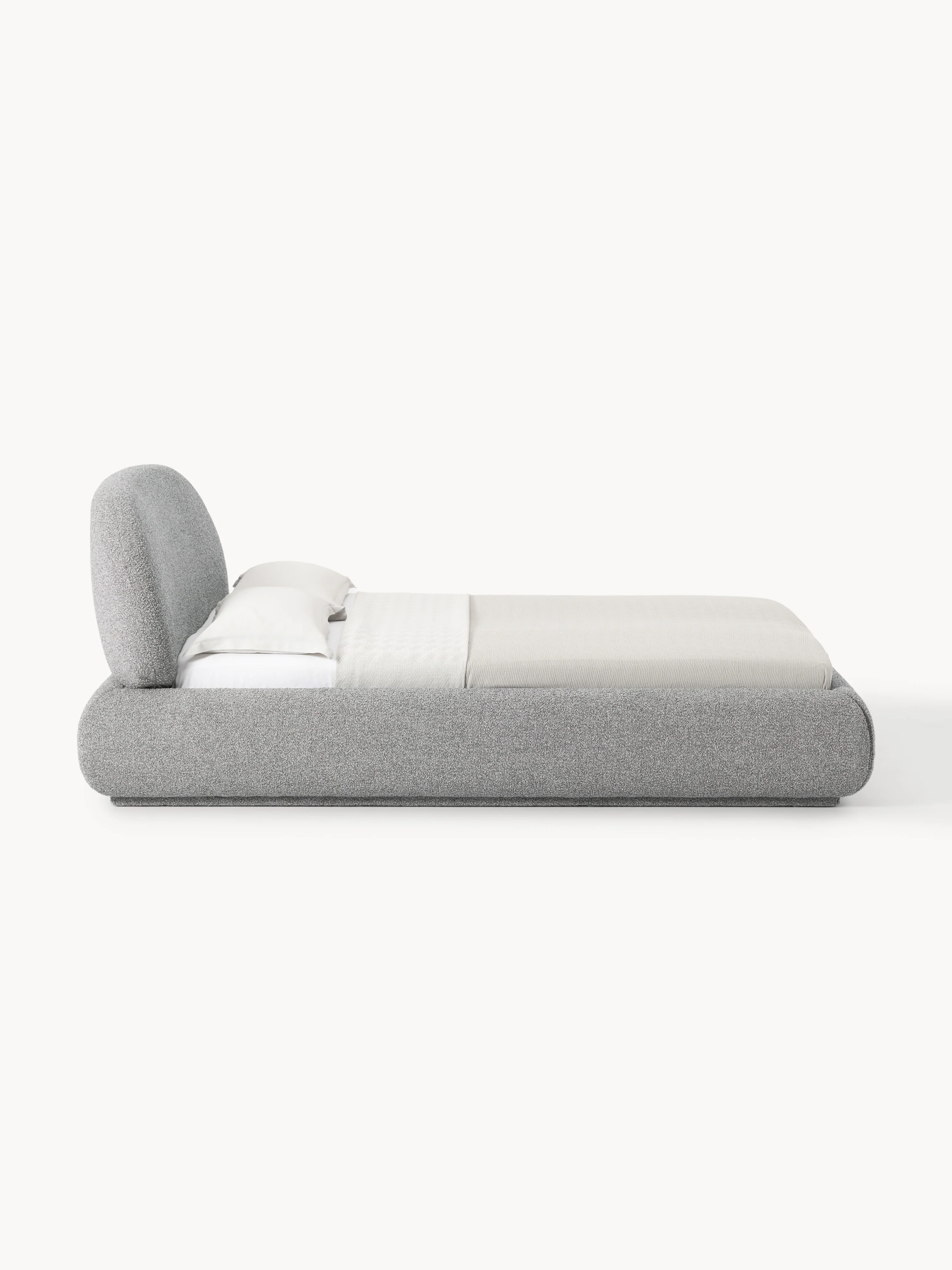 Bouclé gestoffeerd bed Alba