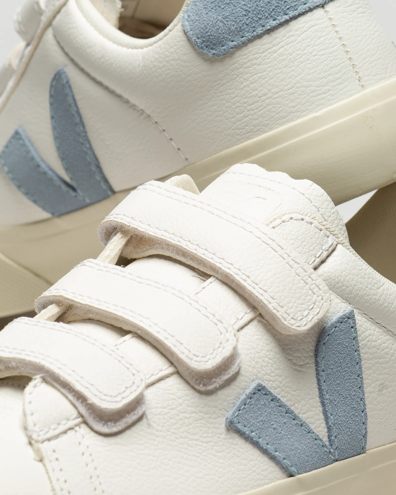 Veja WMNS RECIFE LOGO CHROMEFREE LEATHER