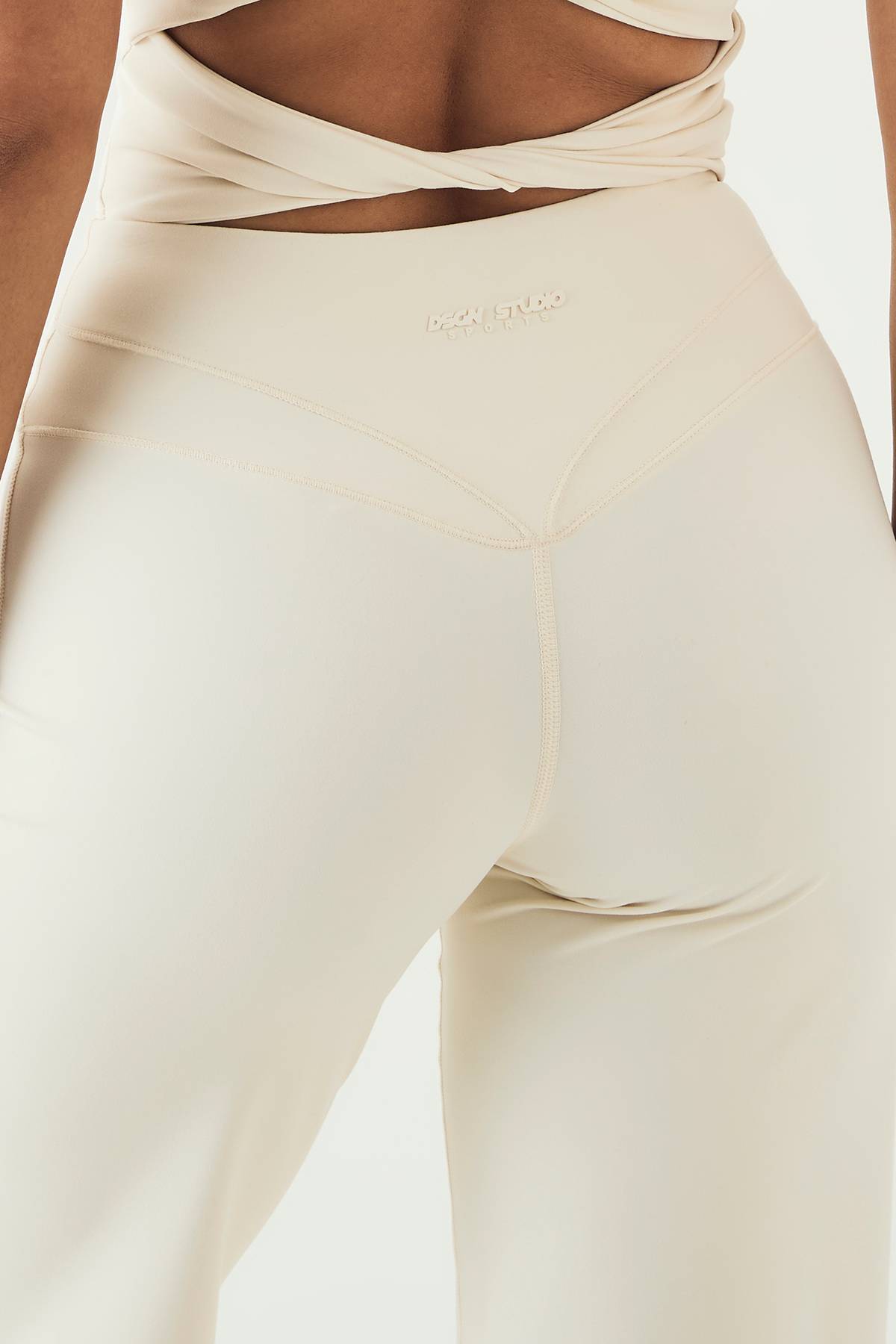 Pantalon De Yoga Jambe Droite Ultra Sculptant Avec Détails De Coutures Dsgn Studio