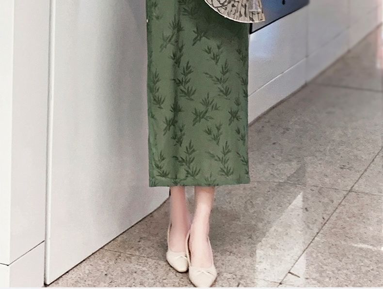 Brondia - Midi Qipao met bladprint en korte mouwen
