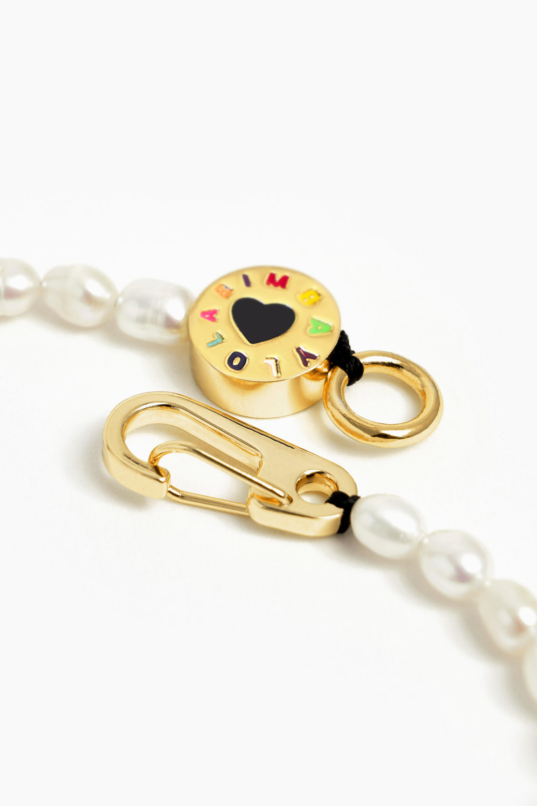 Pulseira fina com logotipo de pérola