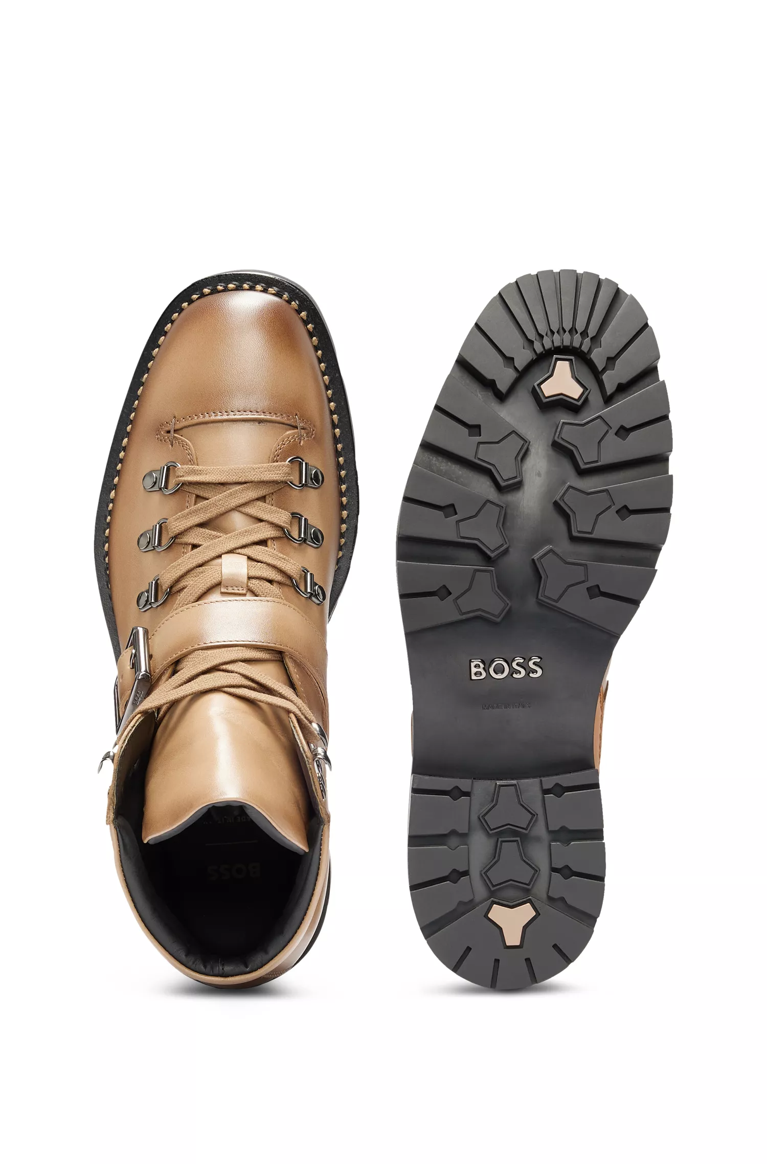 Botas BOSS pretas, fabricadas na Itália, em couro com fivela da marca.