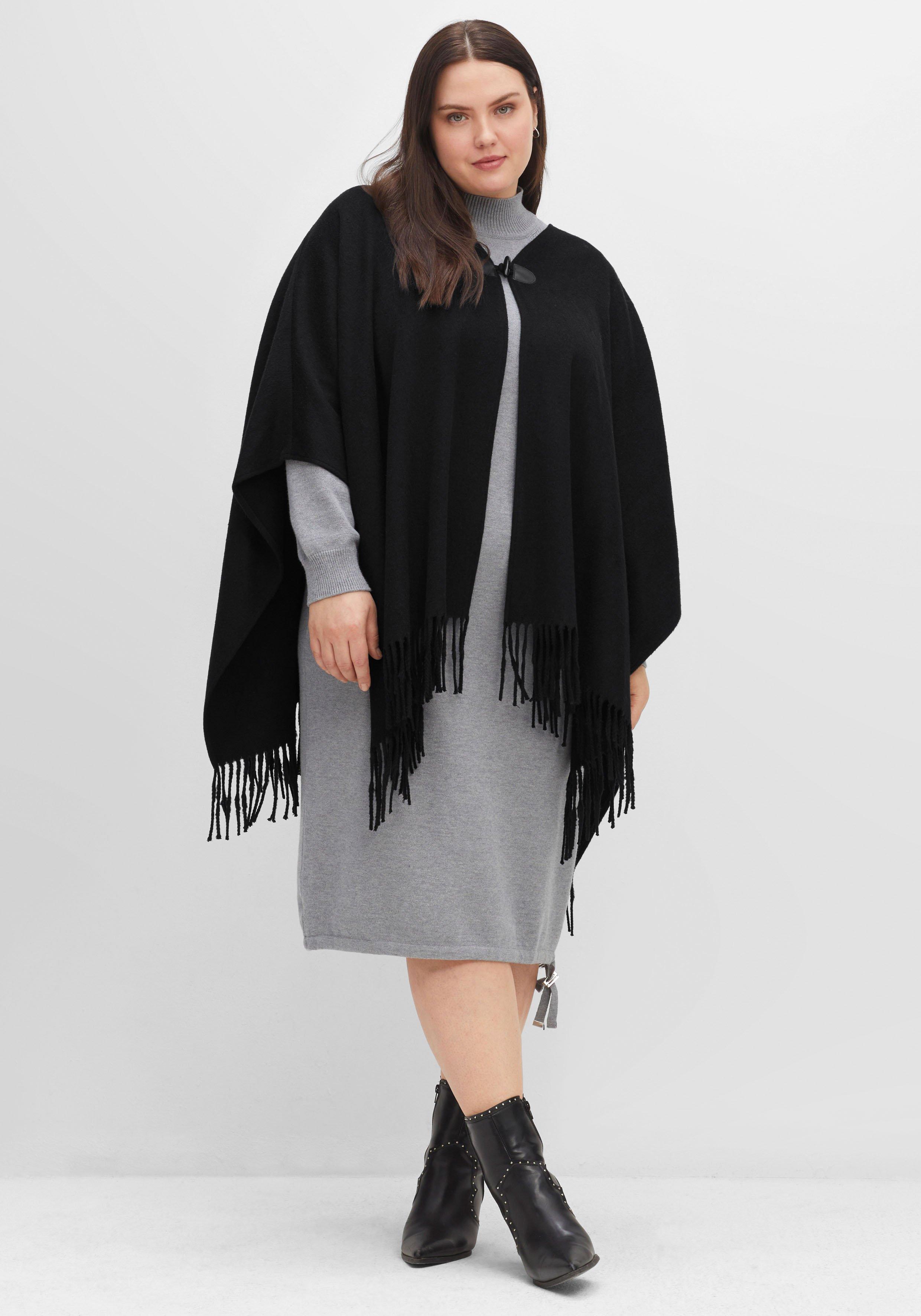 Poncho mit Fransen und Knebelverschluss