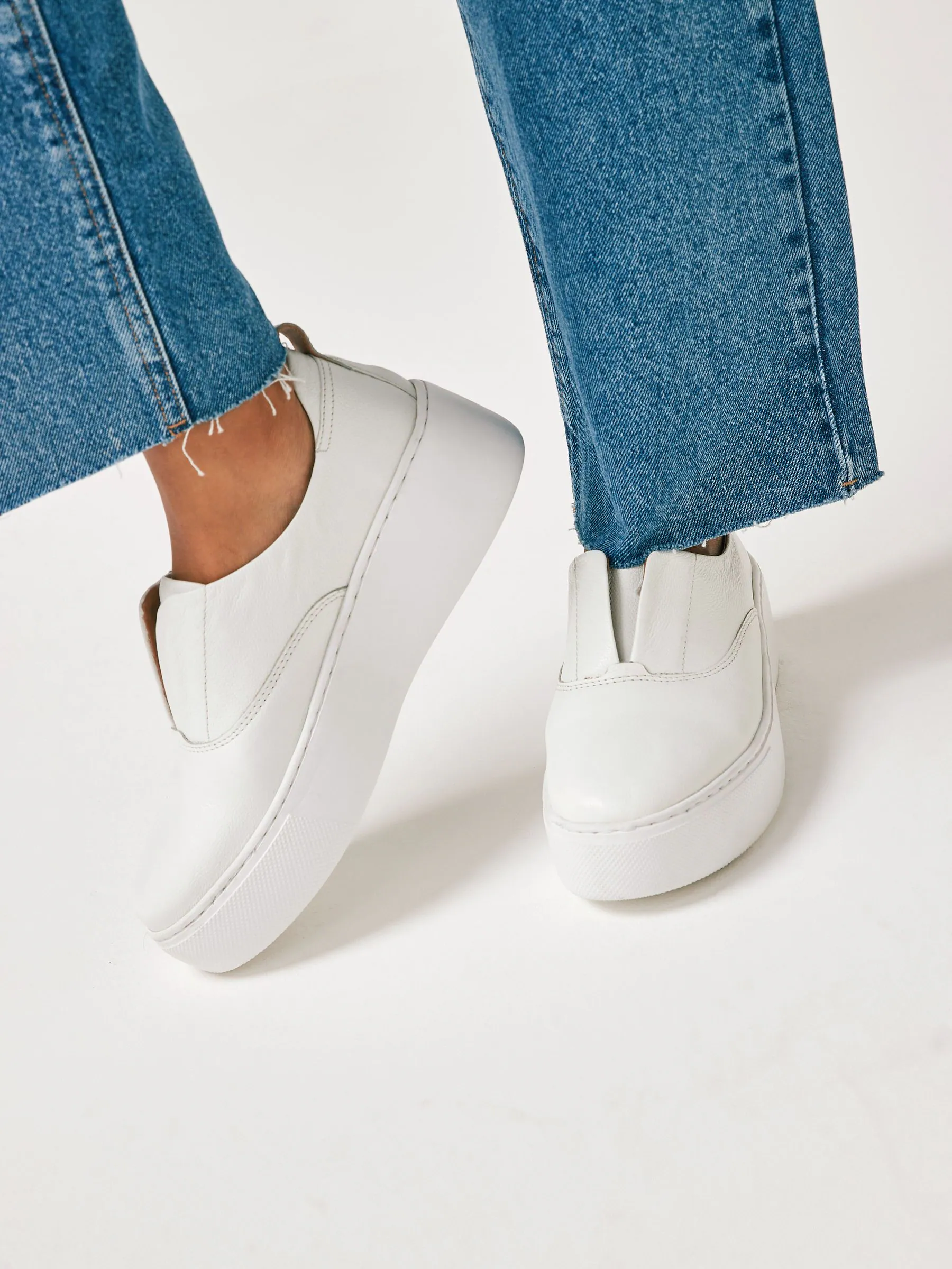 Wit - Signature leren sneakers met dikke plateauzolen en sleehak