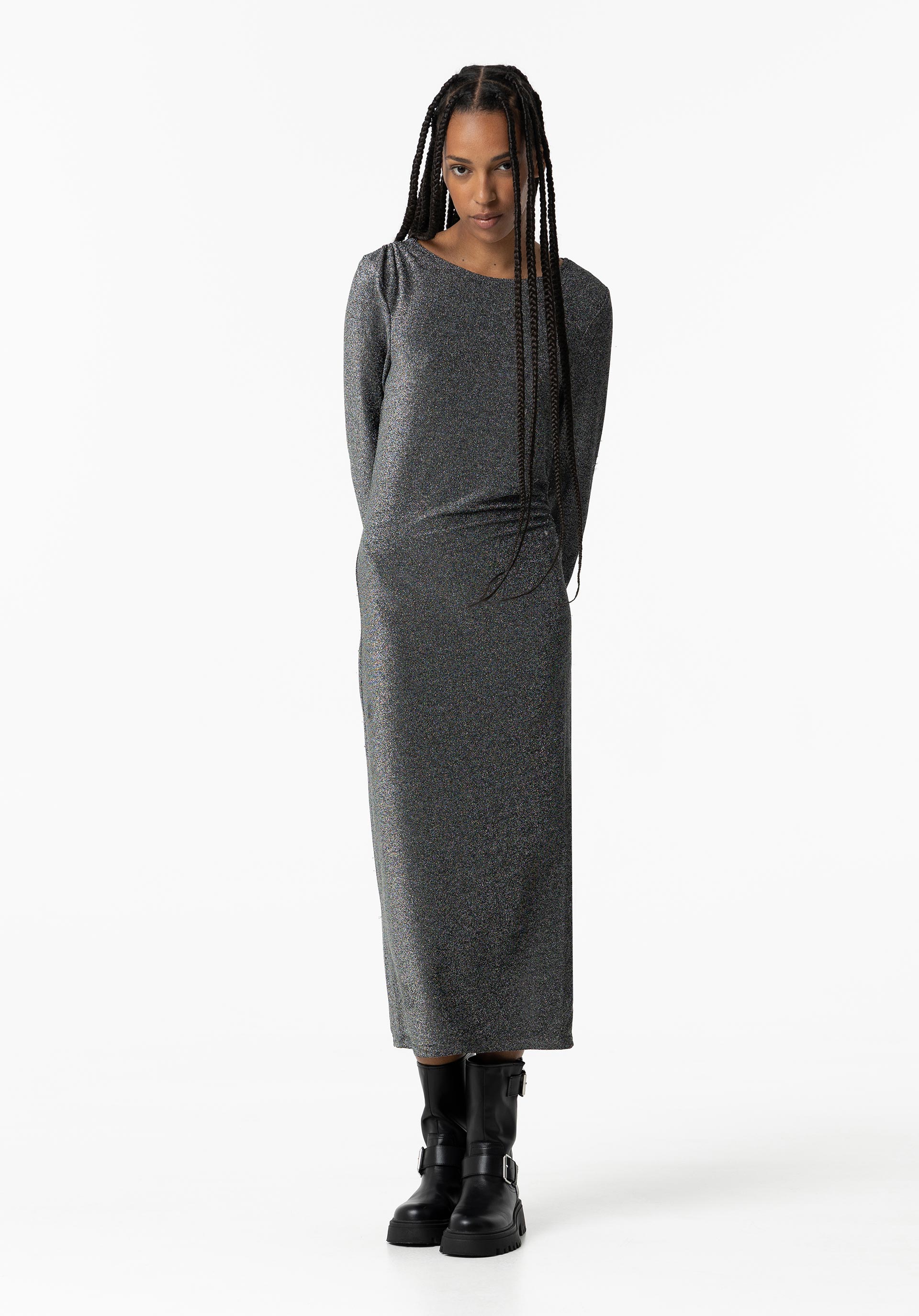 Vestido com Brilho e Abertura nas Costas