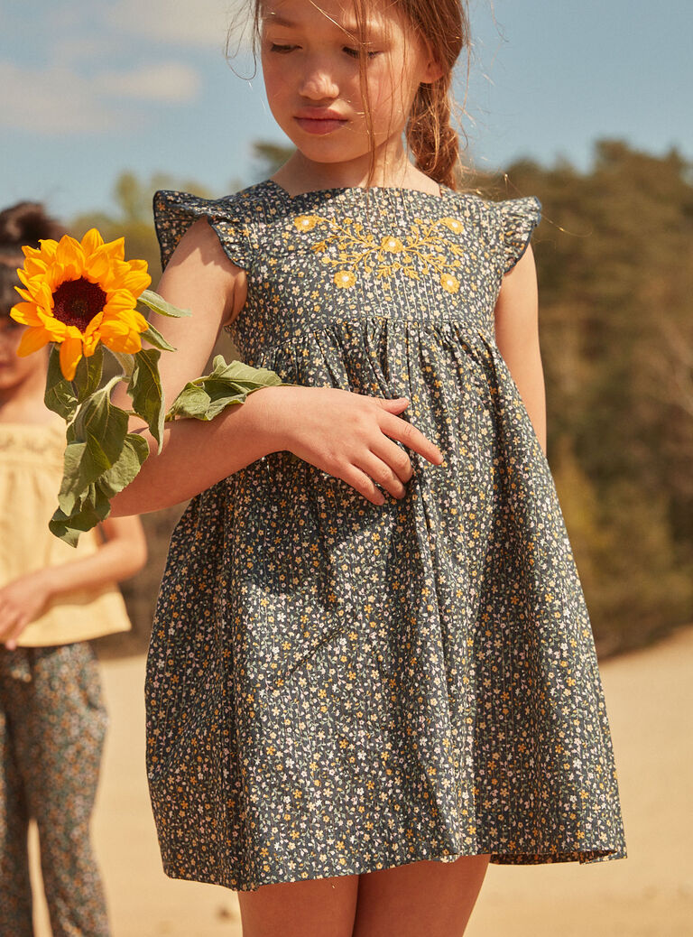 Robe noire à imprimé fleuri