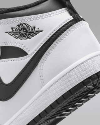Jordan 1 Mid Younger Kids' Shoes