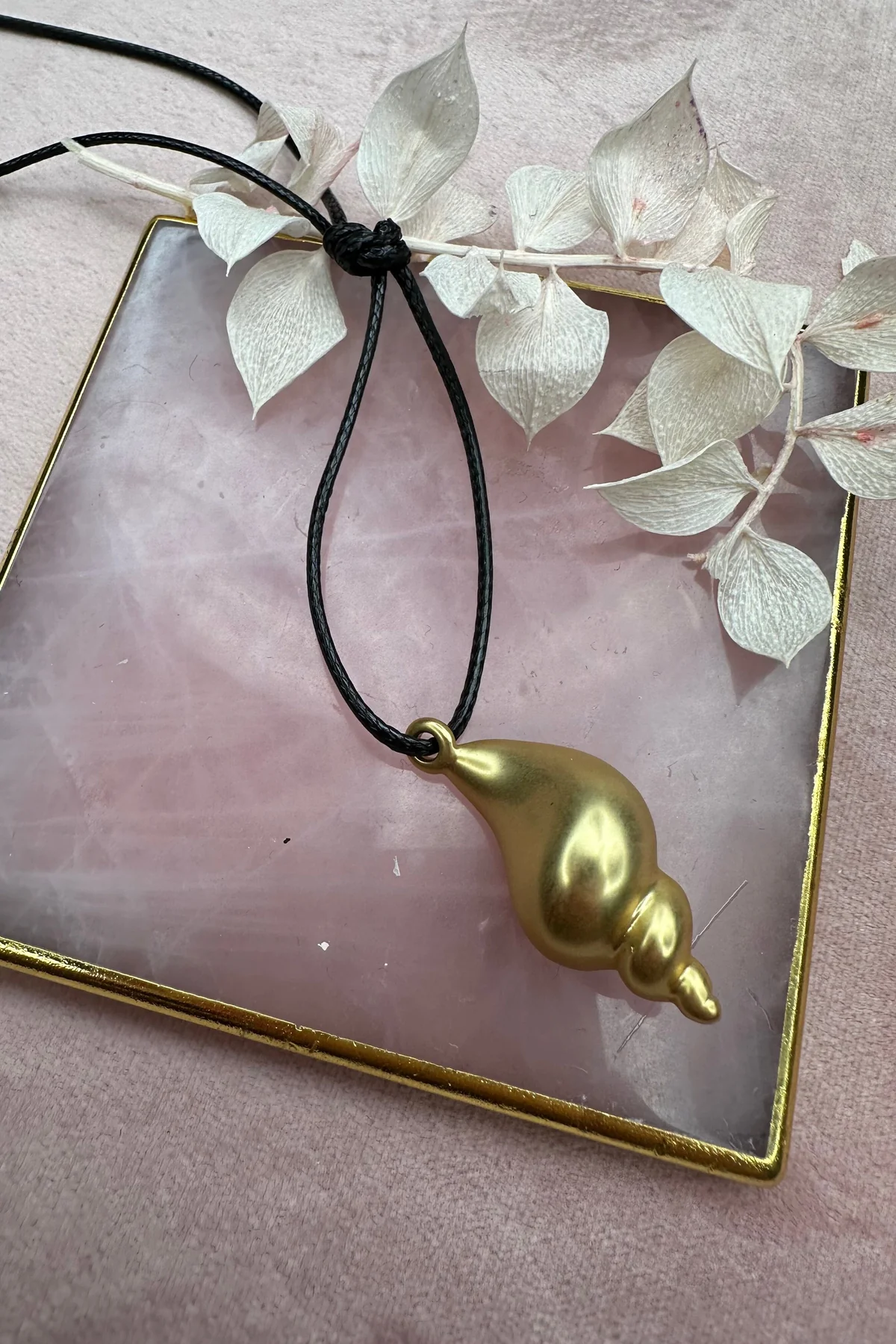 Mellow Moon Shell Necklace forguldet