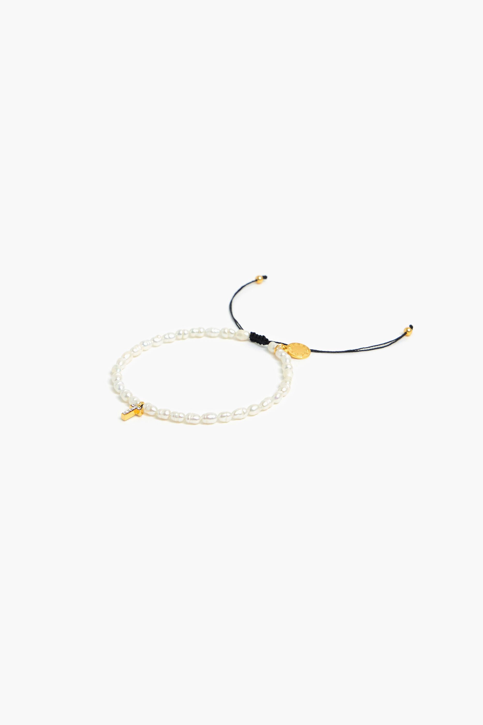 Pulseira de pérolas com a letra T