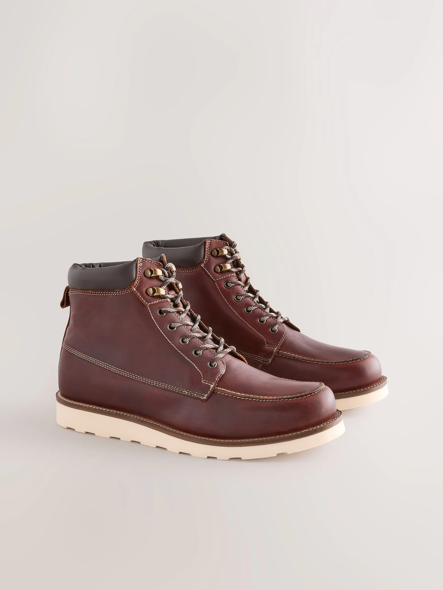 Bordeauxrood - Tall Apron Wedge Boots