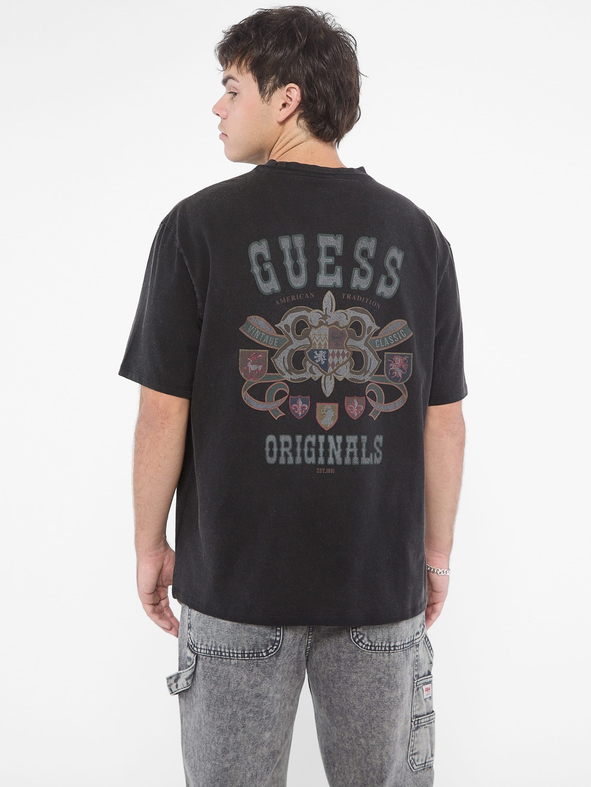 Camiseta GUESS Originals Varsity com estampa gráfica