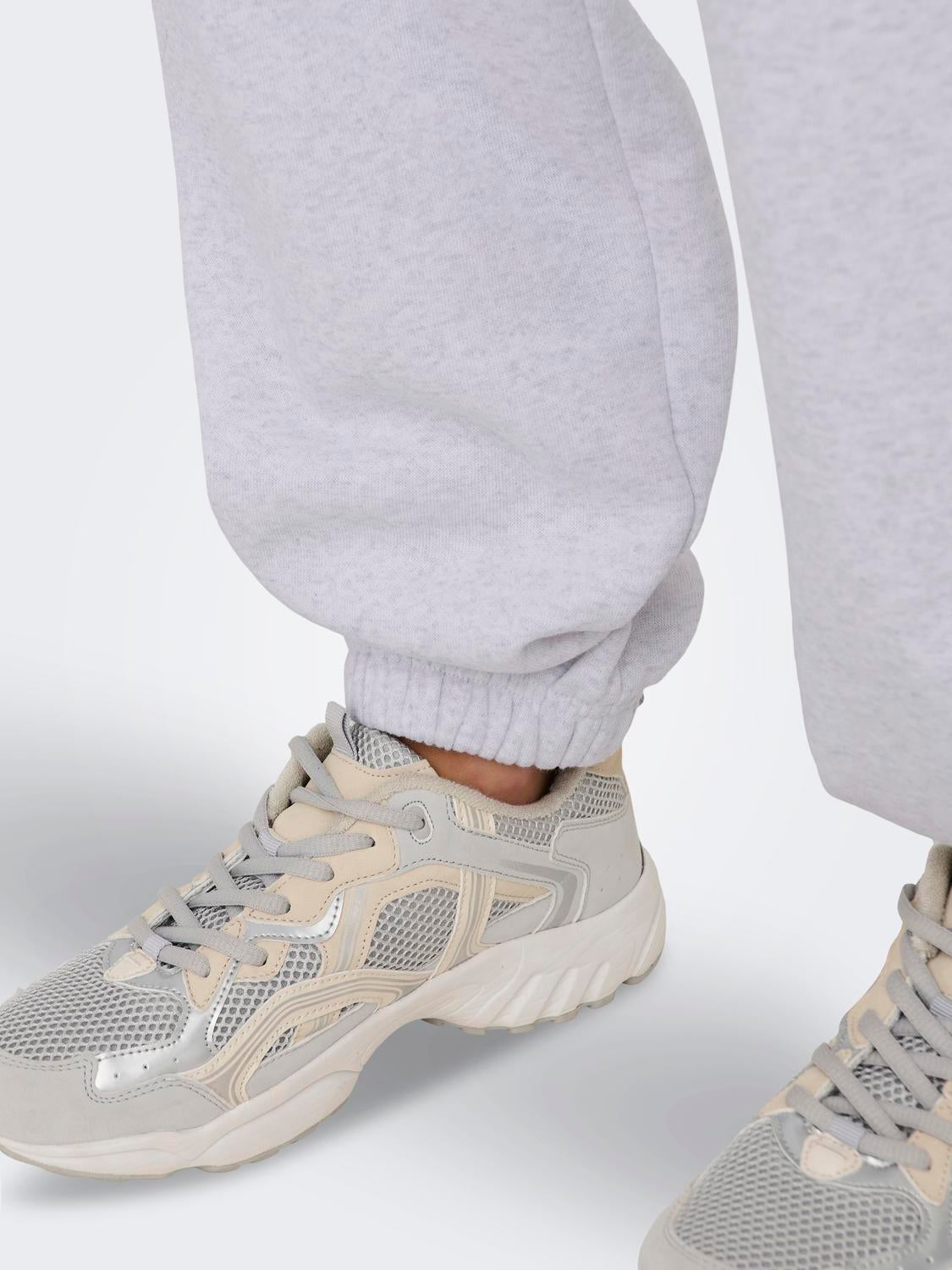 ONLDEBORAH Mittlere Taille Normal geschnitten Jogginghose Light Grey Melange