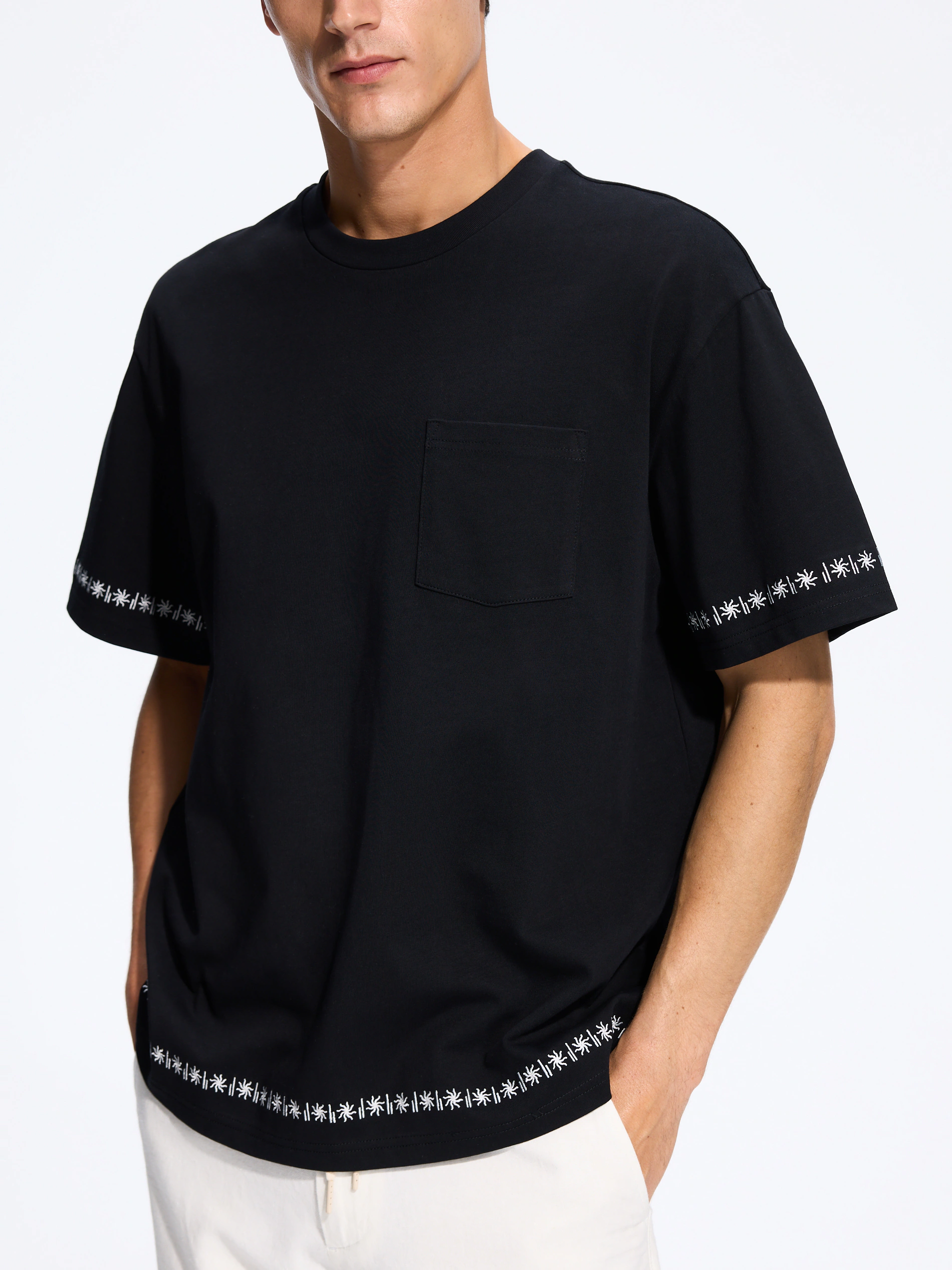 T-Shirt im Boxy-Fit mit Stickerei