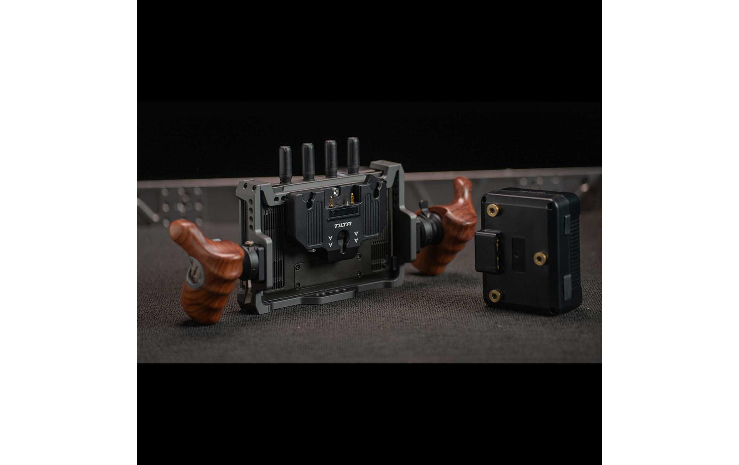 Advanced Side Wooden Handle Pair Type IX<br>Ein Paar ergonomische Holzgriffe für maximalen Komfort bei der Bedienung des DJI Ronin 4D