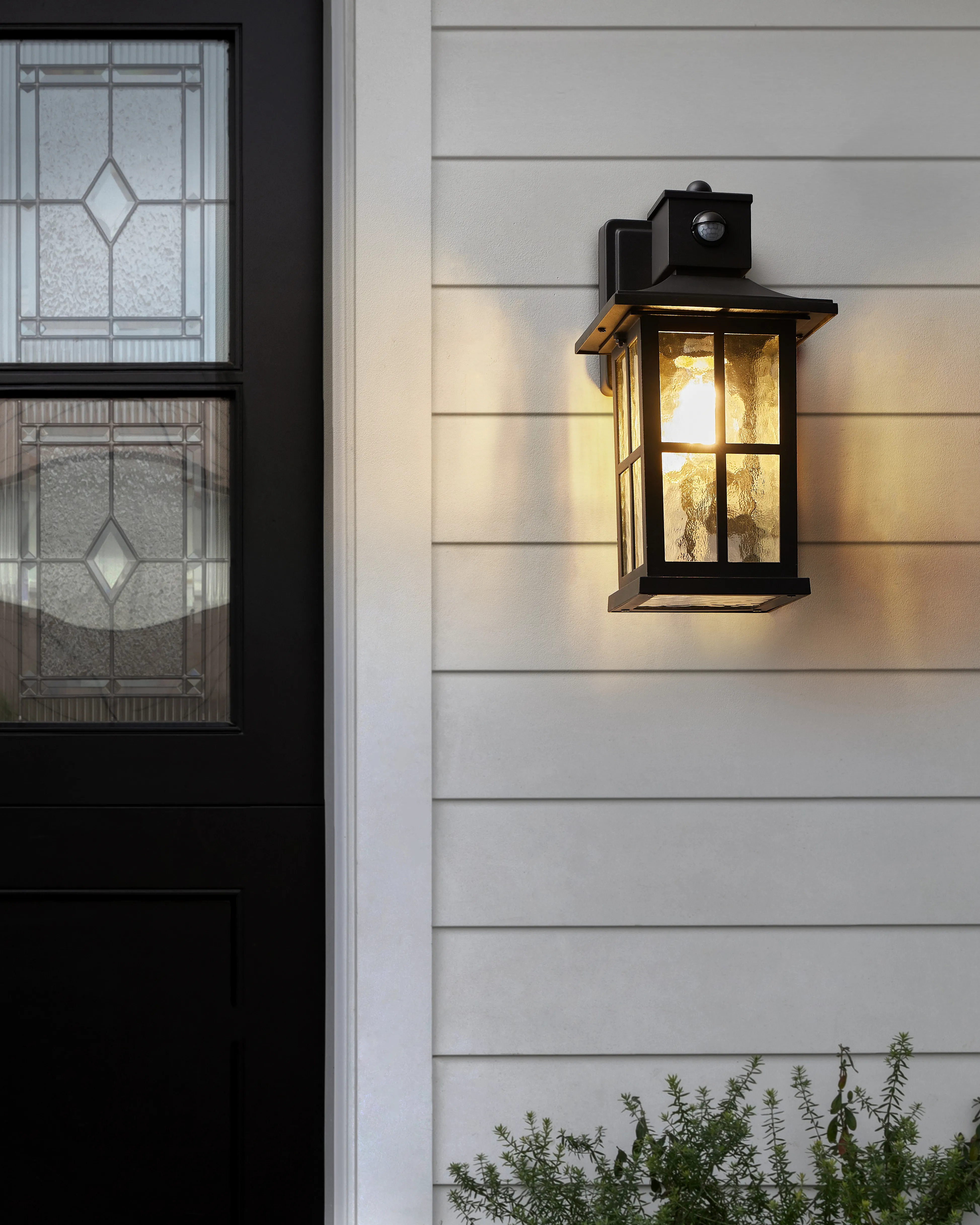 Buiten wandlamp AZMAK met bewegingssensor Zwart
