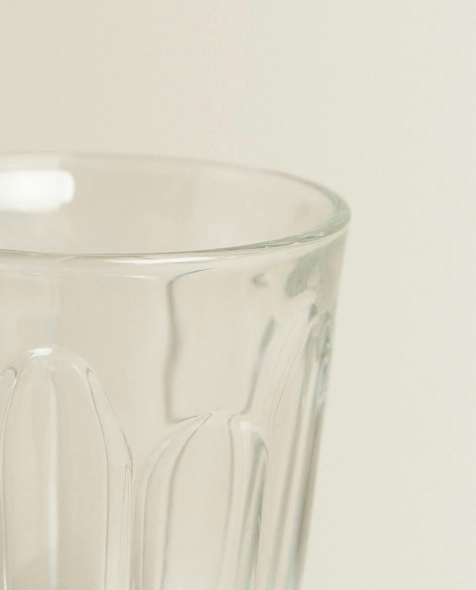 Copo térmico para café com design em relevo