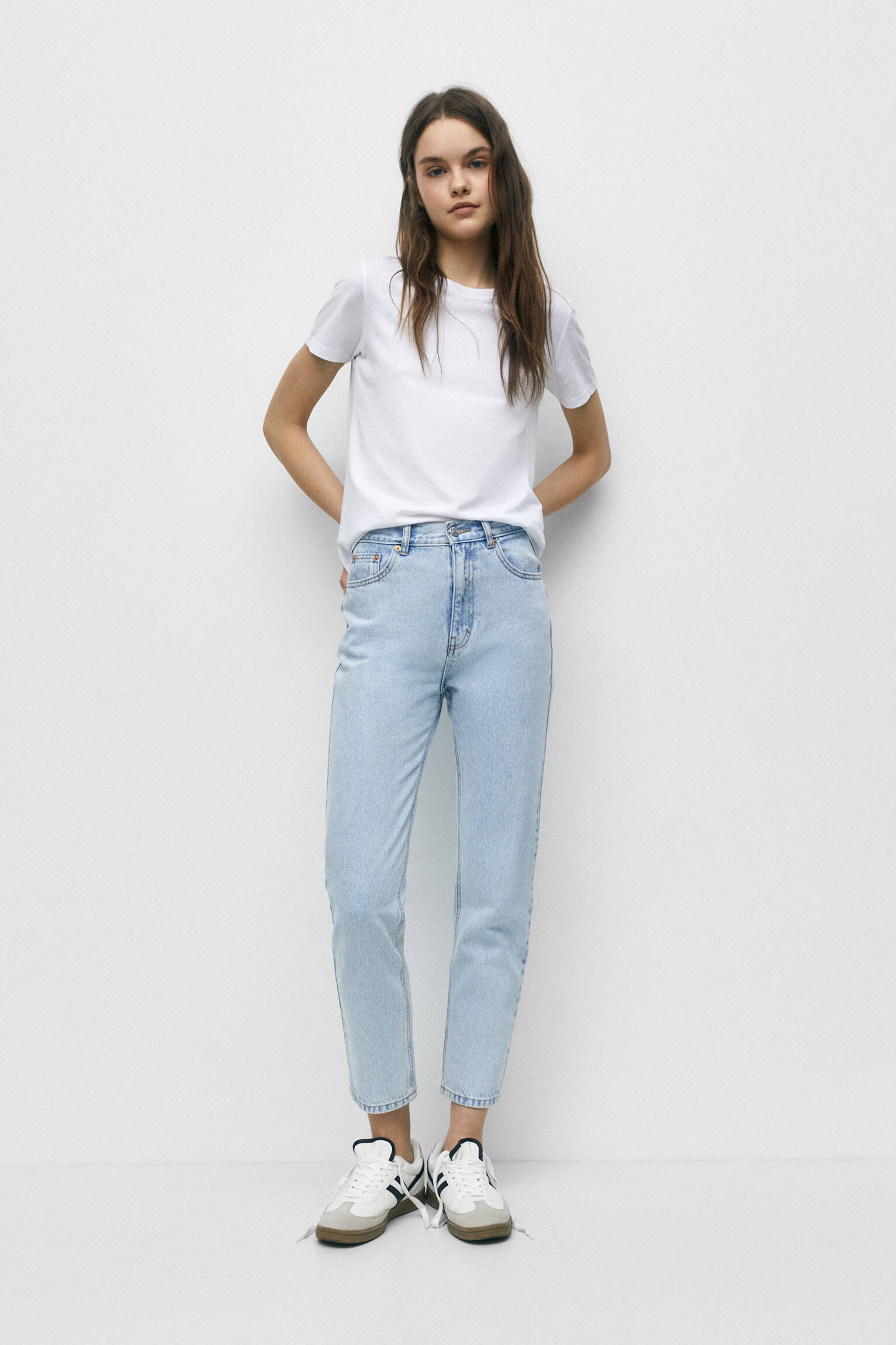 CALÇA JEANS BÁSICA MOM FIT - AZUL CLARO