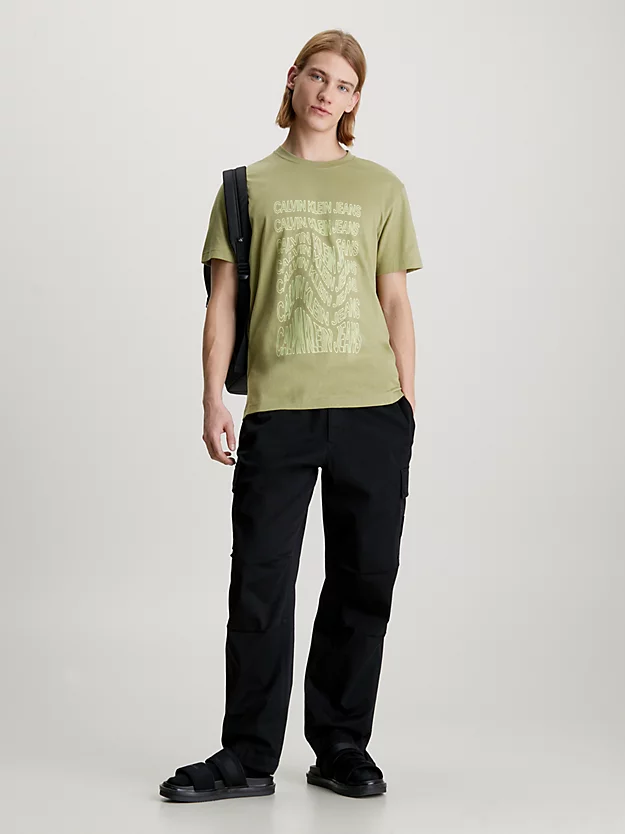 Camiseta com logotipo