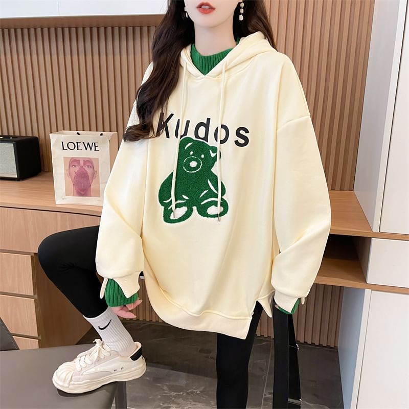 Honey River - Oversized hoodie met geborduurde beer