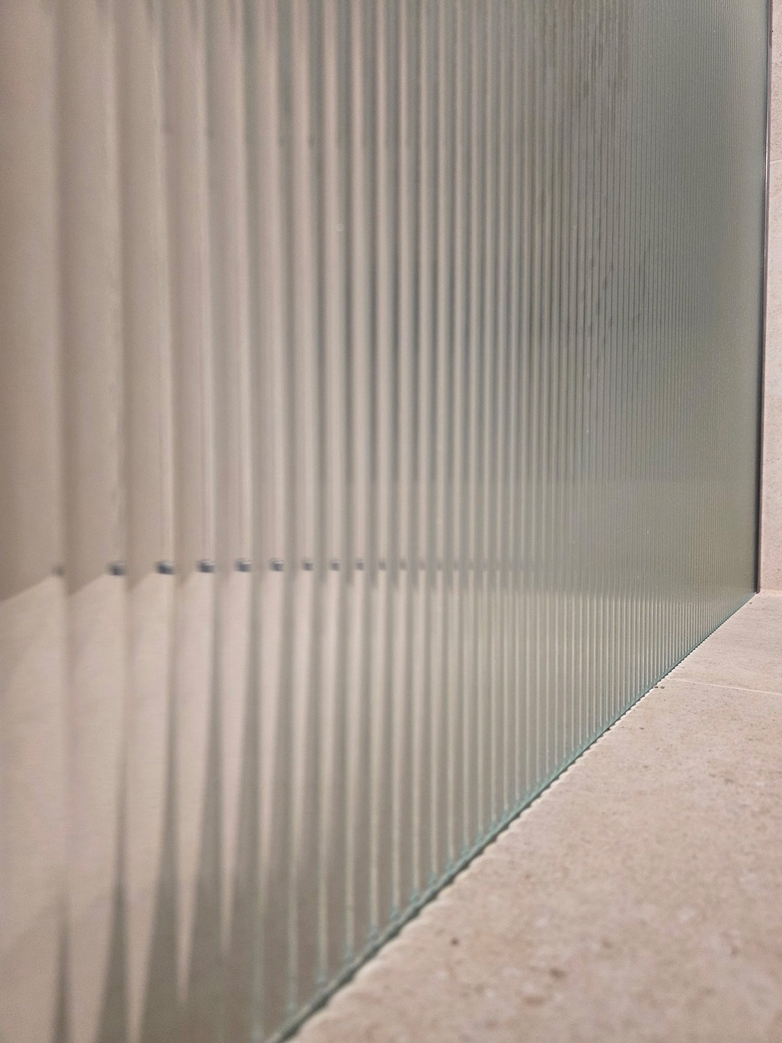 Saniclear Bright inloopdouche 120cm met handdoekhouder en ribbelglas verouderd ijzer - gunmetal