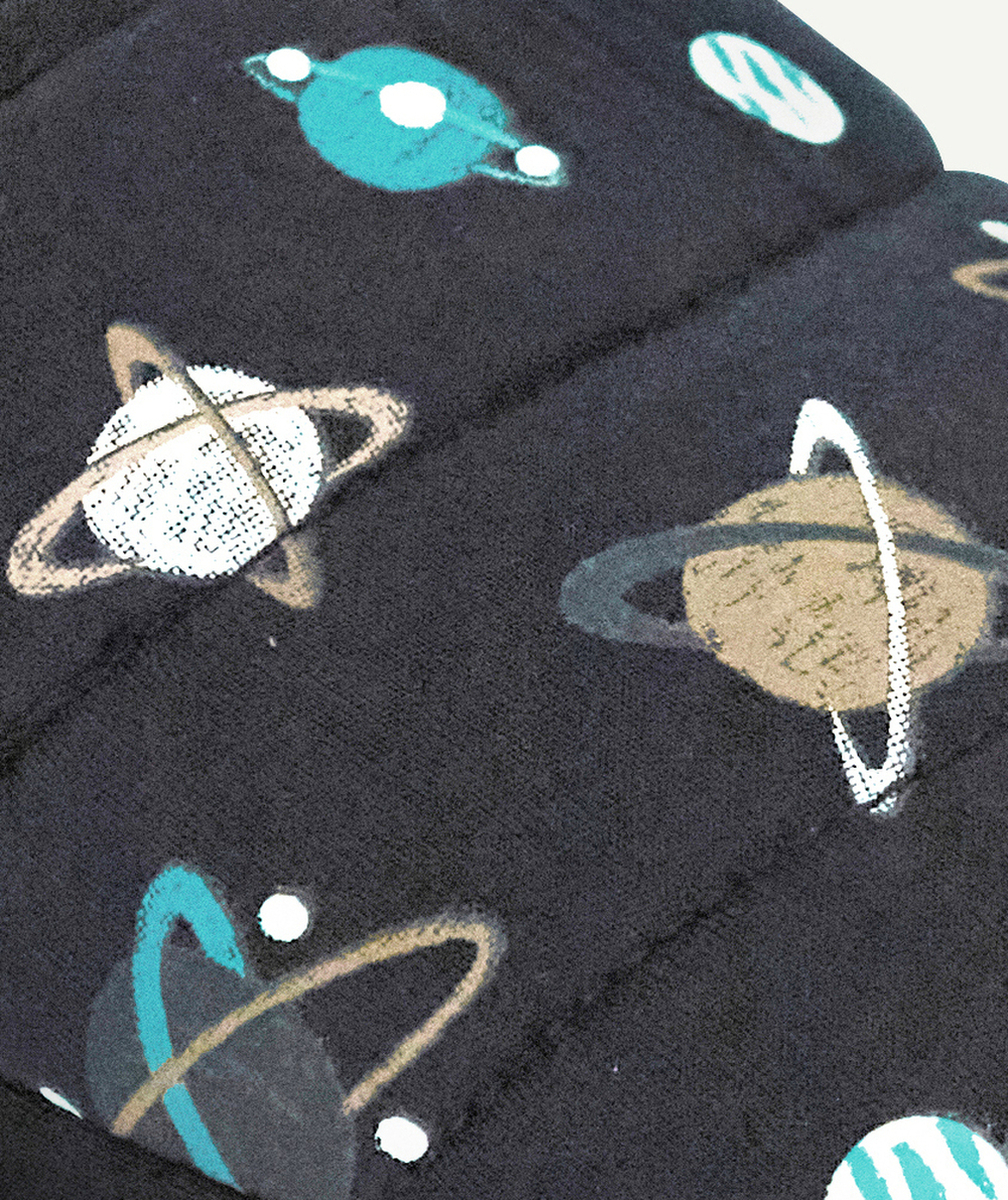 CHAUSSONS GARÇON BRILLANTS DANS LE NOIR THÈME GALAXIE