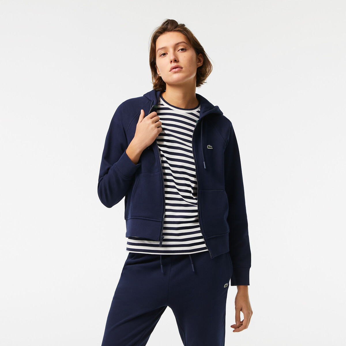 LACOSTE<br>Moletom com zíper e logotipo bordado