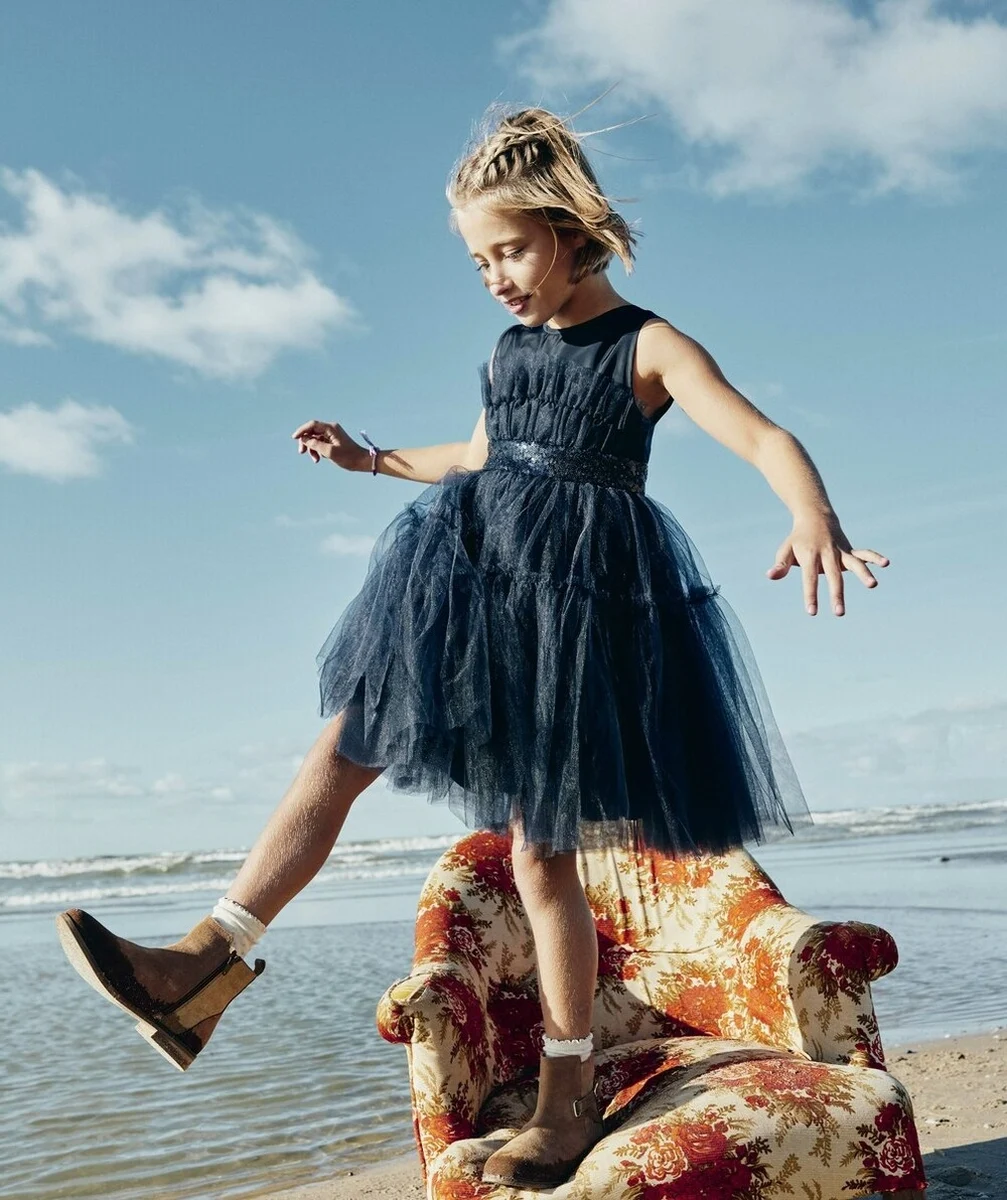 ROBE CRÉATEUR 2022 FILLE EN TULLE BLEU MARINE ET PAILLETÉ