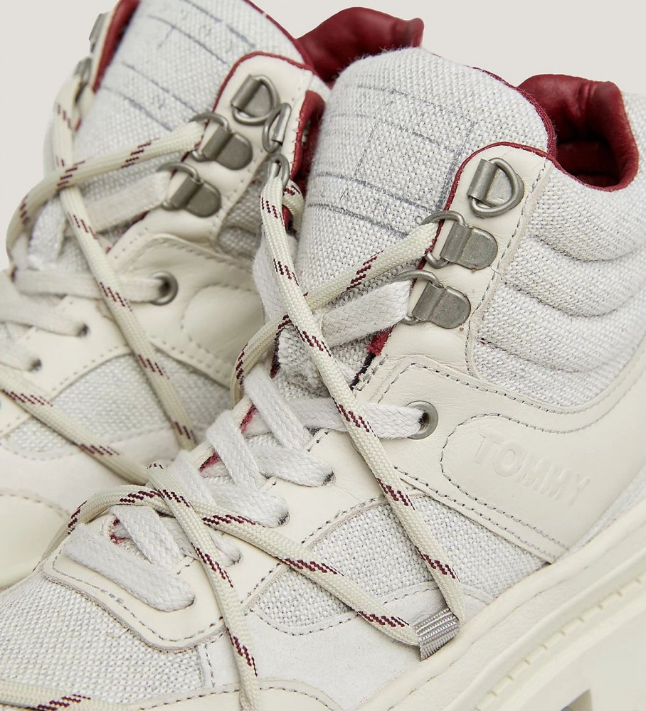Botas de cano curto Tommy Jeans Hybrid com cadarço na cor off-white.