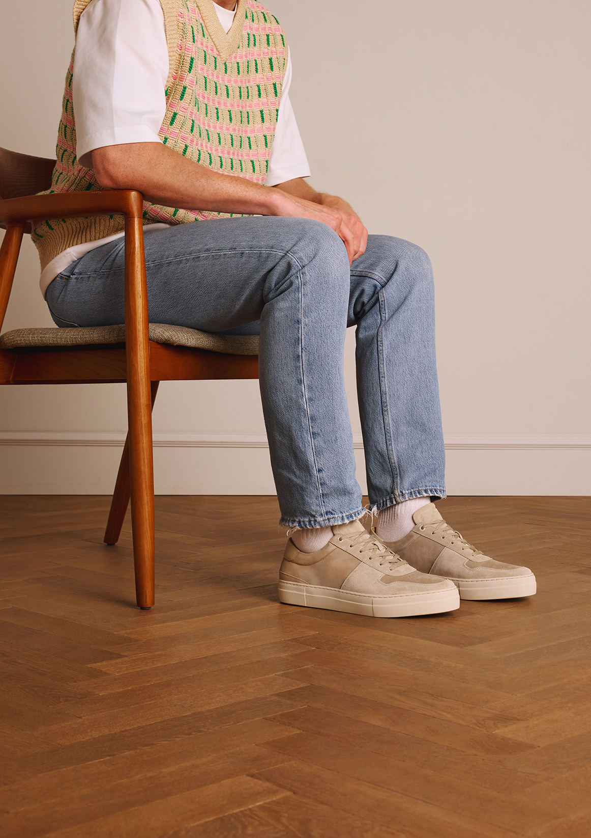 Beige suède sneakers