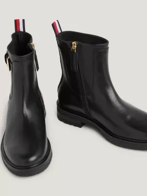 Botas de tornozelo de couro com detalhe de cinto essencial