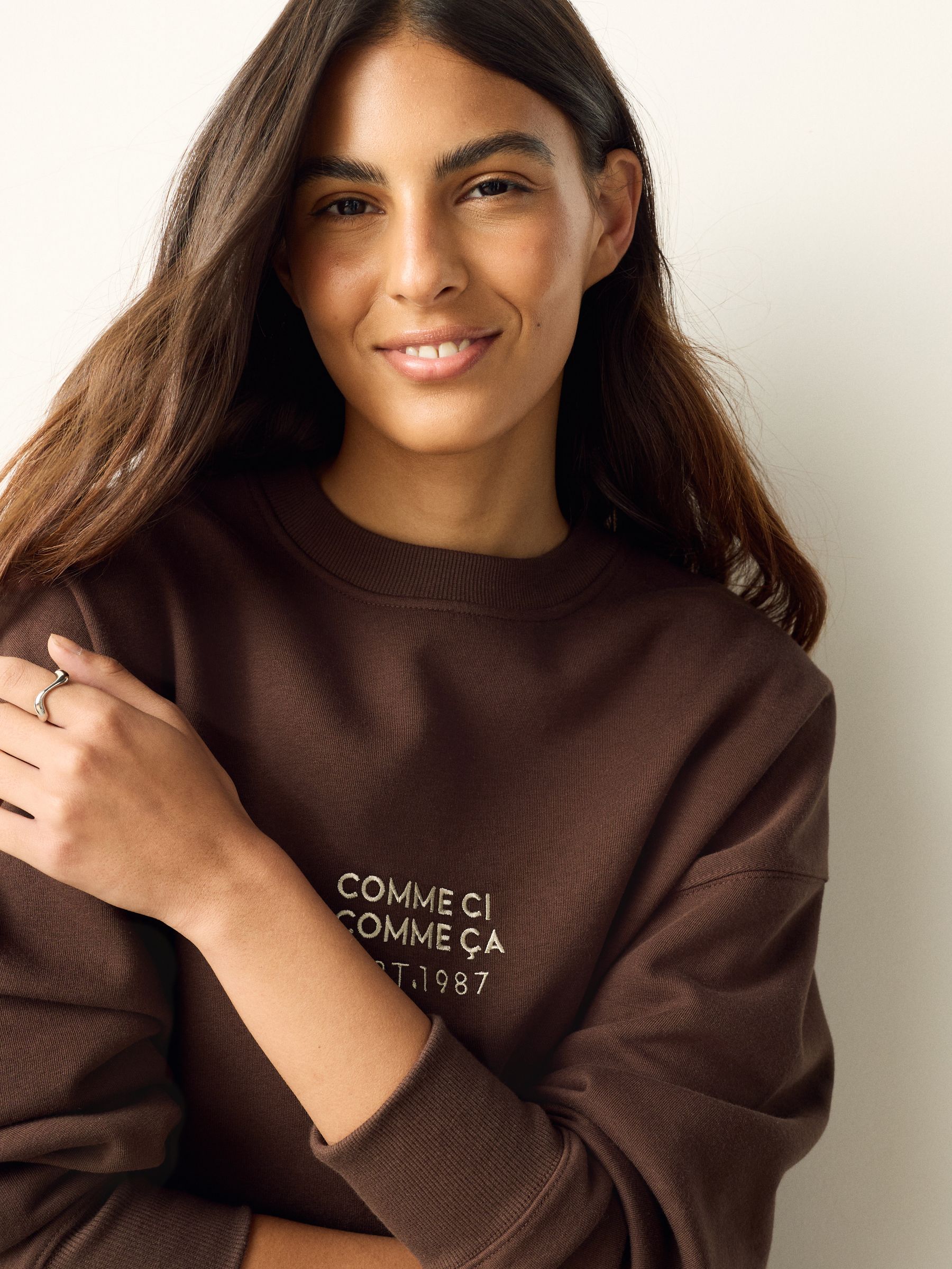 Chocoladebruine borduurwerk - 2-In-1 Sweatshirt With Satin Midi Skirt