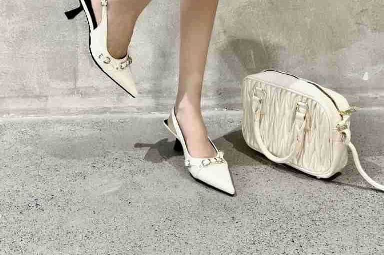 Anran - Kitten Heel Puntige Teen Effen Kunstleren Slingback Sandalen met Gesp