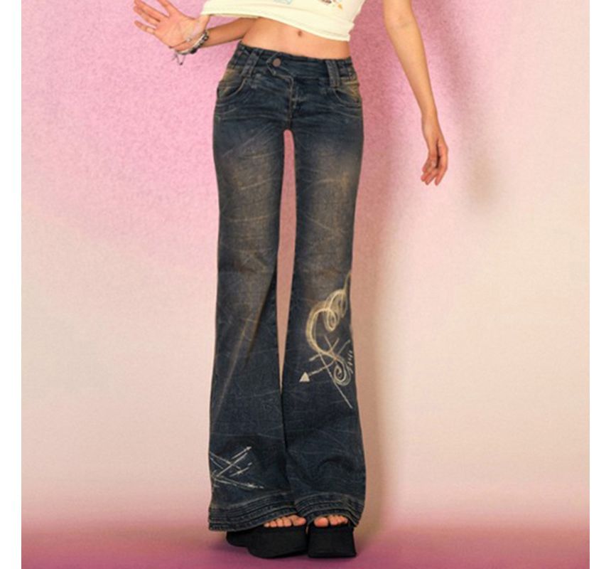 Puffie - Lage taille, gewassen bootcut jeans met pijlprint