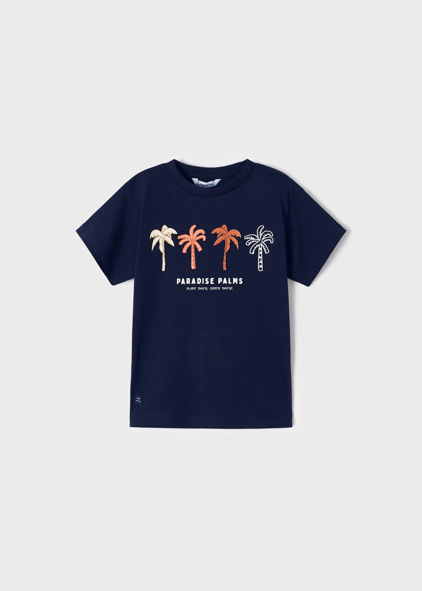 Camiseta infantil masculina em algodão sustentável com estampa.