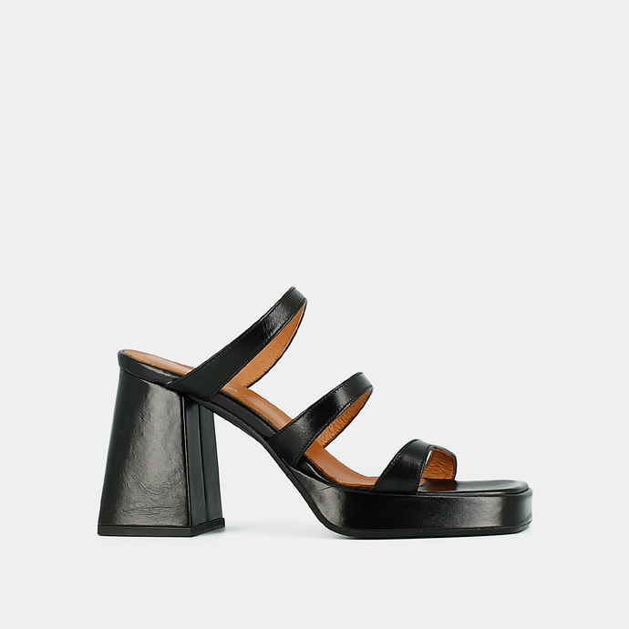 Mules à brides et bouts carrés  en cuir vieilli noir