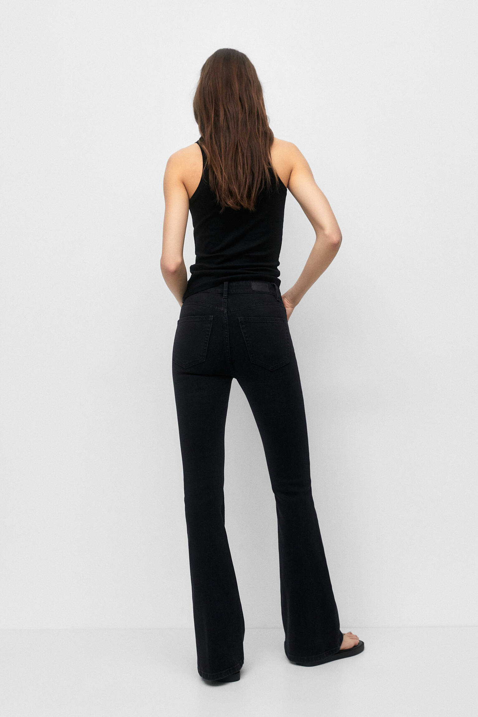 CALÇA JEANS FLARE DE CINTURA ALTA - PRETA