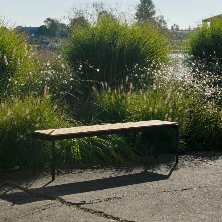 &Tradition - Ville AV27 Gartenbank, 110 x 40 cm, warm black