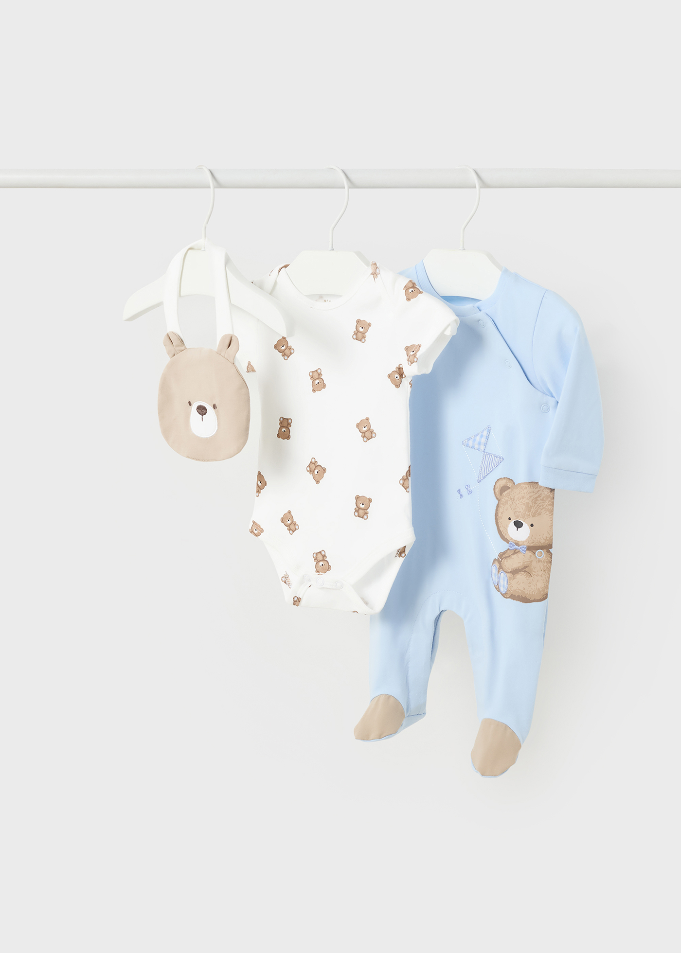 Conjunto de 3 peças em algodão sustentável para recém-nascidos.