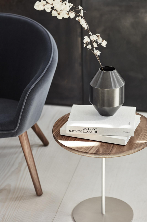 Fredericia Pal bijzettafel rvs onderstel 44 walnut
