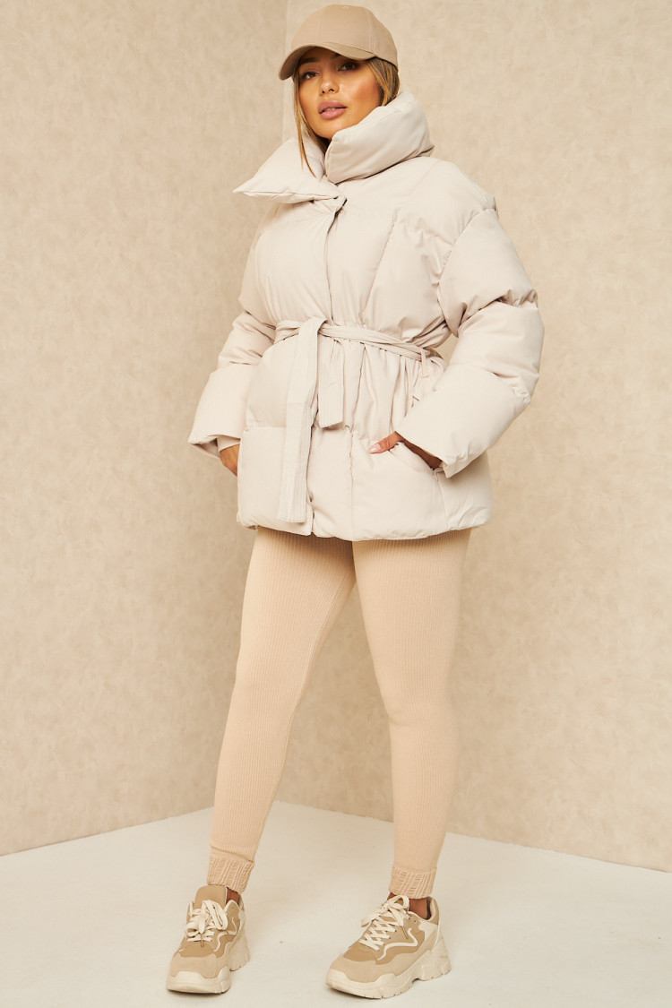 Doudoune courte matelassée beige ceinturée