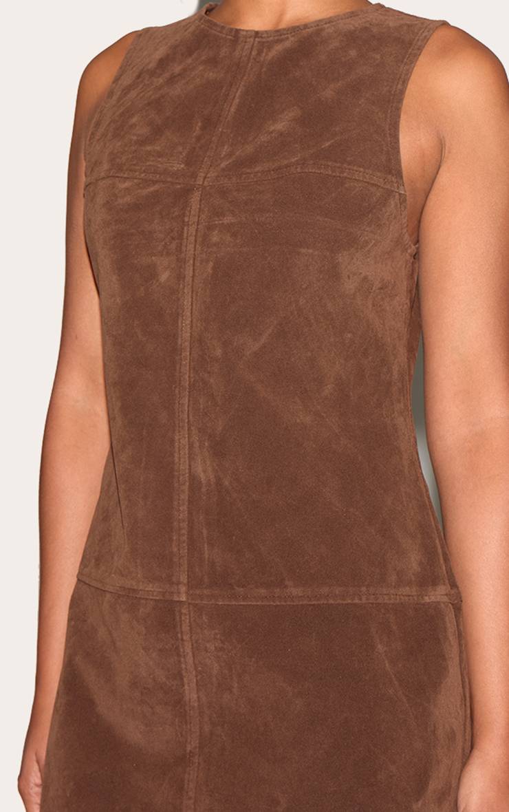 Deep Chocolate Robe Droite Sans Manches En Faux Suède Structuré Avec Détails De Coutures