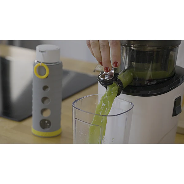 Extracteur de jus gris B9700 Kuvings et gourde de conservation des jus