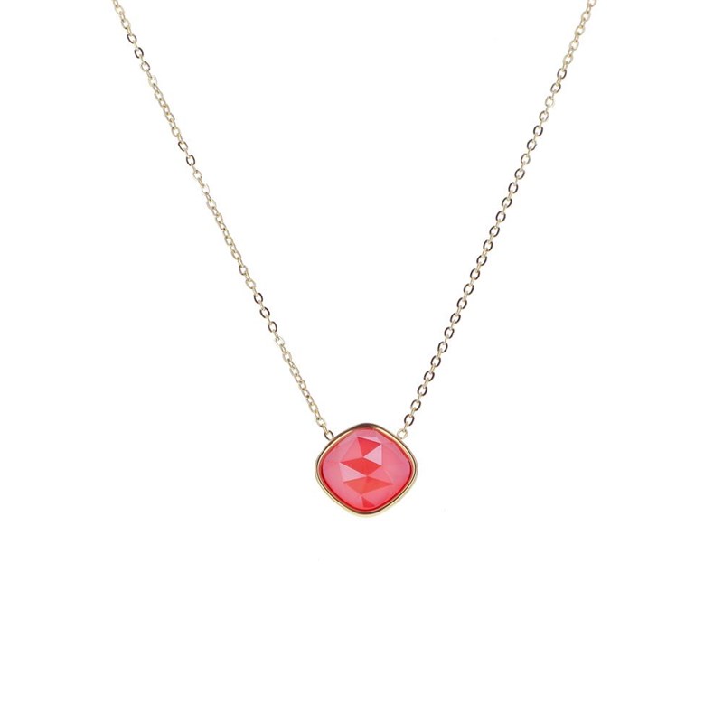 Collier en acier maille dorée orné d'un cristal taillé couleur corail avec chaînette réglable